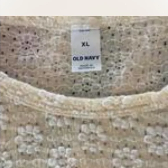Old Navy Women’s Cream Textured Top - Picture 2 of 2